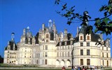 Zámky a zahrady na Loiře a Paříž letecky 2021 - Francie - Chambord, 1519-47 pro krále Františka I., vrchol renesanční architektury Francie