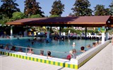 Poznávací zájezd - Zadunají - Maďarsko - Zalakáros - v parkově upraveném termálním areálu jsou k dispozici bazény s termální vodou, plavecký bazén, bazén s mořskými vlnami a tobogány