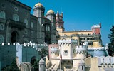 Lisabon, královská sídla a krásy pobřeží Atlantiku a Porto 2019 - Portugalsko - Sintra - Palácio National da Pena, památka UNESCO, typický romantismus 19.století a směs stylů všech míst i zemí