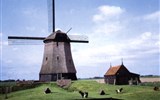 Amsterdam letecky a skanzen Zaanse Schans - Holandsko - větrné mlýny krájejí svými lopatkami nebe nad zemí vyrvanou moři