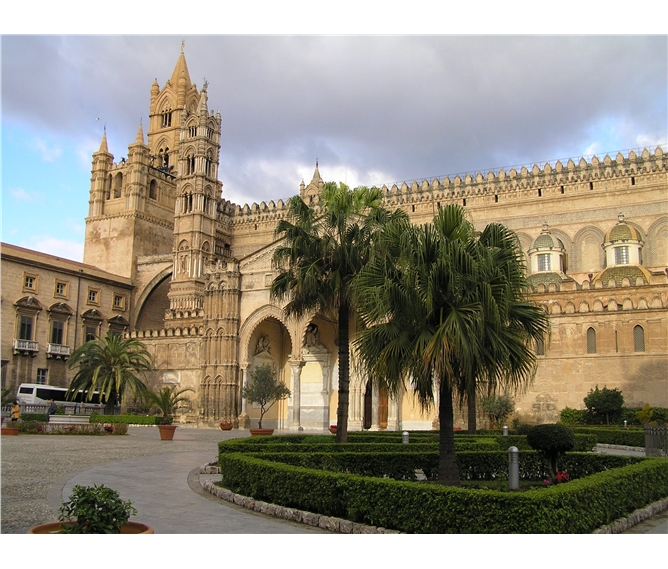 Sicílie, pobyty 55+ - Itálie - Sicílie - Palermo, katedrála, původní dokončena 1185, přestavby v 17. a 18.století