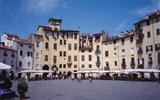 Karneval ve Viareggiu a krásy Toskánska - Itálie, Toskánsko, Lucca, náměstí