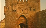 Porto, památky a víno - Španělsko - Toledo - Puerta del Sol, postavená ve 14.století johanity, městská brána v mudejárském stylu
