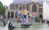Paříž, perla na Seině letecky a Versailles - Francie - Paříž, kostel St. Mary a Stravinského kašna, 1983, J.Tinguely a N.de Saint Phalle, má vyjadřovat Stravinského hudbu