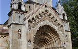 Poznávací zájezd - Maďarsko - Maďarsko - Budapešť - Városliget, kopie románského kostela z Jáku