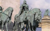 Budapest, Mosonmagyaróvár, termální lázně, výstava Rembrandt - Maďarsko - Budapešť - Památník tisíciletí, sochy bájných kmenových knížat na náměstí Hrdinů (kníže Arpád)