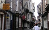 Poznávací zájezd - Anglie - Velká Británie, Anglie - York, jedna z uliček v centru s hrázděnými domy