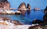 Perly a ostrovy jižní Itálie - Itálie - Sicílie - pobřeží se stopami dávné vulkanické činnosti