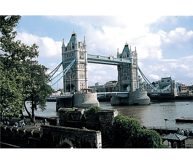 Londýn, rozkvetlé zahrady a Chelsea Flower Show - Velká Británie - Anglie - Tower Bridge