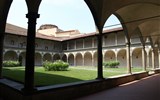 Florencie, Garfagnana s koupáním a Carrara 2020 - Itálie -  Florencie - Santa Croce, ambity kláštera, 1453, B.Rossellini