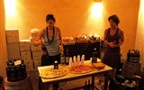 Pěšky po Toskánsku a údolí UNESCO Val d'Orcia 2020 - Itálie - Toskánsko- San Gimignano, ochutnávka místního vína a sýrů