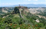 Poznávací zájezd - Itálie - Itálie - Lazio -  Civita di Bagnoreggio, oáza středověku na osamělém ostrohu