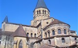 Poznávací zájezd - Auvergne - Franxcie - Auvergne - Orcival, románská bazilika v typicka auvergnském stylu, 12.stol.