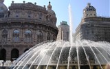 Poznávací zájezd - Severní Itálie - Itálie -Ligurie- Janov, náměstí Piazza De Ferrari s bronzovou kašnou z roku 1936