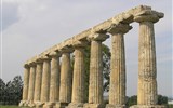 Kalábrie a Apulie, toulky jižní Itálií s koupáním - Itálie - Metaponto - ruiny řeckého chrámu Tavole Palatine, zasvěcenému Héře, 570 př.n.l, dorský