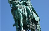 Budapešť, Bratislava, krásy Dunajského ohybu, památky a termální lázně 2020 - Maďarsko - Budapešť - socha s.Štěpána (1906) před Matyášovým kostelem