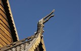 Norské fjordy - Norsko - Lom, roubený kostel se symbolickými dračími hlavami