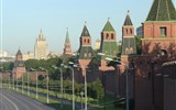 Poznávací zájezd - Moskva - Rusko - Moskva - věže Kremlu nad řekou Moskvou
