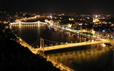 Budapešť, památky a termální lázně adventní 2020 - Maďarsko - Budapešt - noční pohled na město z vrchu Gellert