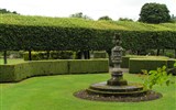 Poznávací zájezd - Velká Británie - Velká Británie - Skotsko - Glamis Castle, kolem zámku jsou kouzelné zahrady v italském stylu z roku 1910