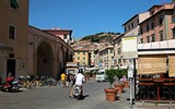 Poznávací zájezd - Elba - Itálie - Elba - Portoferraio, náměstí Cavour v historickém centru města