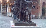 Poznávací zájezd - Lombardie - Itálie - Lombardie - Cremona, socha Antonia Stradivariho, velkého rodáka