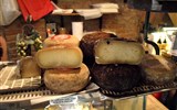Poznávací zájezd - Itálie - Itálie - Toskánsko - ovčí sýry typu pecorino jsou vhodné do salátů, k jídlu s hruškami či medem nebo na srouhání