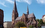Poznávací zájezd - Švédsko - Švédsko - Malmö - kostel sv.Petra z 15.stol, cihlový, věž v historii již dvakrát spadla