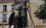 Poznávací zájezd - Périgord - Francie - Gaskoňsko - Bergerac, socha Cyrana z Bergeracu, který však s městem neměl nic společného