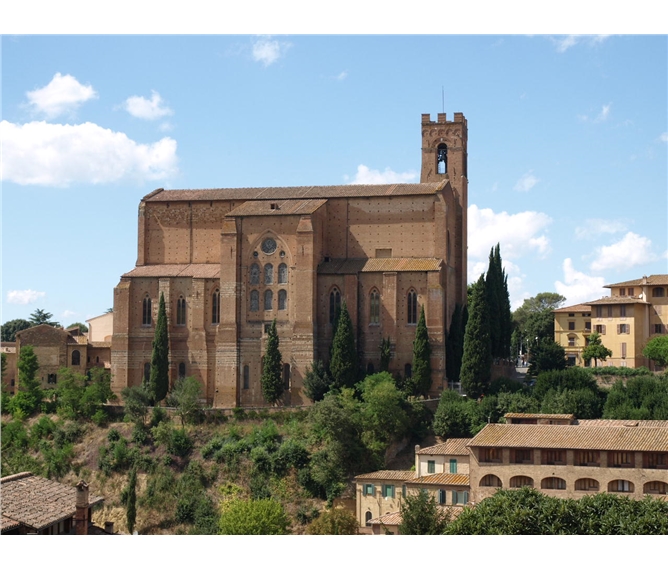 Gurmánské Toskánsko a oblast Chianti 2020 - Itálie - Toskánsko - Siena, bazilika San Domenico, stavba zahájena 1226, rozšířena ve 14.století
