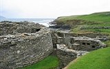 Poznávací zájezd - Skotsko (UK) - Velká Británie - Skotsko - Orkneje, Midhowe Broch, neolitické pohřebiště, památak UNESCO