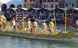 Benátky a ostrovy Laguny letecky (a architektura) 2018 - Itálie - Benátky - slavnost gondol