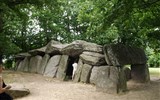 Poznávací zájezd - Bretaň - Francie - Bretaň - Roche-aux-Feés, 19,5 m dlouhý dolmen,  vztyčen asi 3000-35000 př.n.l.