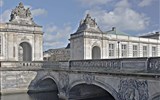 Dánsko, Kodaň, ráj ostrovů a gurmánů 2020 - Dánsko - Kodaň - Christiansborg - most a rokokové pavilony z roku 1744