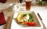 Poznávací zájezd - Švédsko - Švédsko - večeře v Mjölby, jako první chod je oblíbený toust s krevetami
