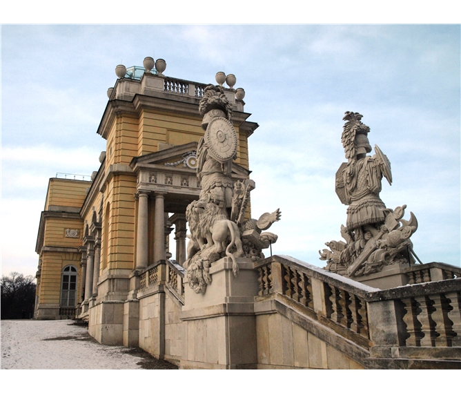 Velikonoční Vídeň, Schönbrunn, Schloss Hof po stopách Habsburků 2019 - Rakousko - Vídeň - Schönbrunn, Gloriette, 1775, na pamět vítězství v bitvě u Kolína