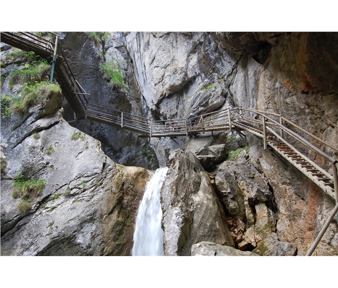 Rakouské soutěsky, kaňony a vodopády 2020 - Rakousko - Medvědí soutěska, skály a voda