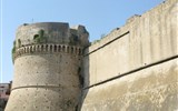 Poznávací zájezd - Apulie a Kalábrie - Itálie - Kalábrie - Croton, pevnost Karla V., postavena 840, upravena 1541 za Karla V.
