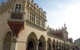 Poznávací zájezd - Polsko - Polsko - Krakov - Sukiennice, pův. gotická tržnice, 1358, po požáru přestavěna 1556-9 renesančně, Santi Gucci
