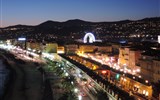 Karneval květů v Nice a festival citrusů v Mentonu 2020 - Francie - Nice, večerní bulvár Quai des États