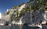 Slunná Marseille a národní park Callanques 2020 - Francie - Cassis - calanques vznikly zaplavením suchých krasových údolí mořem při tání ledovců v kvartéru