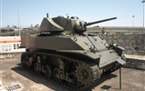 Poznávací zájezd - Lisabon - Portugalsko - Lisabon - Museu do Combatente (Vojenské muzeum), tank M5A1, 15 tun, kanón 37 mm