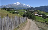 Poznávací zájezd - Gruzie - Gruzie - táhlé hřbety Kavkazu sestupují daleko do zemědělských nížin