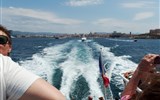 Slunná Marseille a národní park Callanques 2020 - Francie - Provence - lodí na Frioulské ostrovy, za zádí Marseille