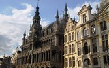 Poznávací zájezd - Belgie - Belgie - Brusel, Maison du Roi, vpravo Le Pigeon, domov V.Huga v exilu