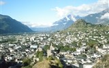 Poznávací zájezd - Wallis - Švýcarsko - Sion - pohled na město z nadhledu