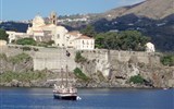 Poznávací zájezd - Liparské ostrovy - Itálie - Liparské ostrovy - Lipari, Castello s katedrálou sv.Bartoloměje s barokní fasádou