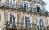 Poznávací zájezd - Lisabon - Portugalsko - Lisabon, na průčelí domu ve čtvrti Baixa  alegorické postavy Vědy, Zemědělství, Průmyslu a Obchodu