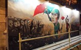Poznávací zájezd - Lisabon - Portugalsko - Lisabon, sgrafiti -  vzpomínka na Karafiátovou revoluci, konec fašistické diktatury v dubnu 1974