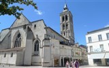 Bordeaux a Akvitánie, památky, víno a vlny Atlantiku letecky 2020 - Francie -Cognac - kostel St.Leger, původně románský, částečně přestavěný v 13.století goticky (foto P.Michal)